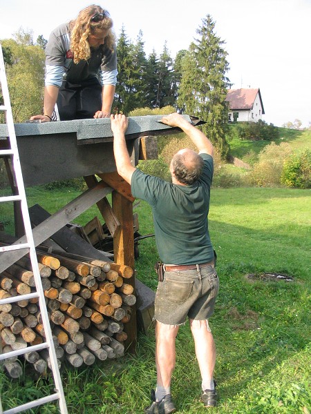 Pila - oprava střechy přístřešku na podsady